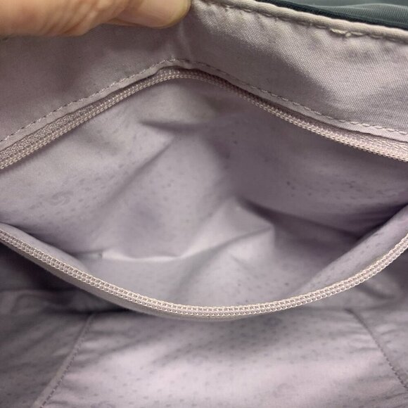 Samsonite Black RFID-Protected Nylon Travel Purse Chain Strap Black & Gold - Picture 10 of 12